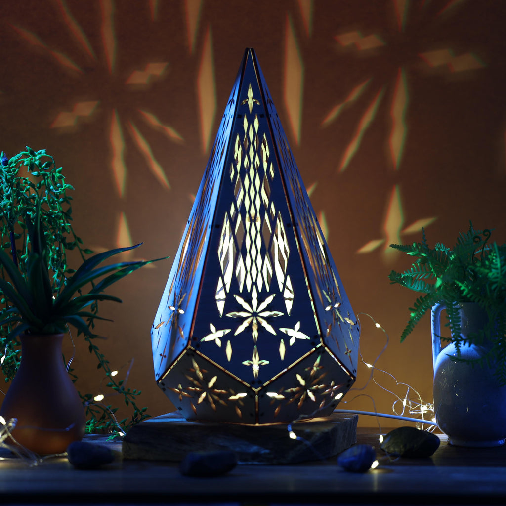 Boho Diamond Table Lamp: Light-Projecting Geometric Decor