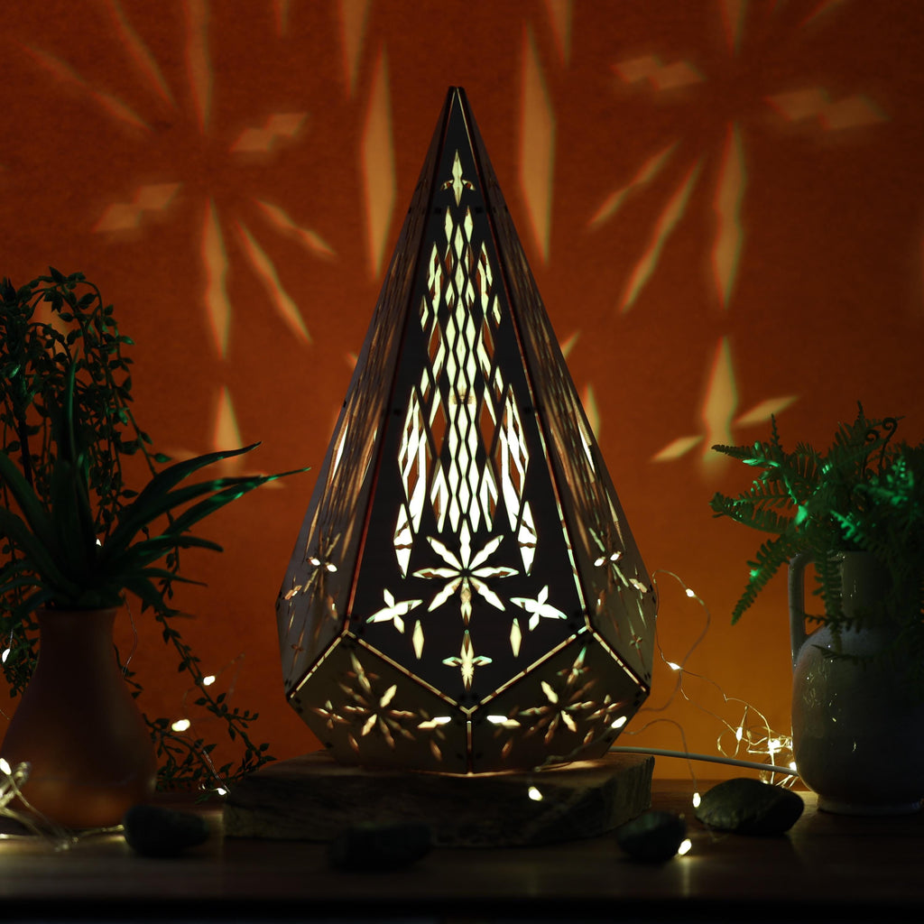 Boho Diamond Table Lamp: Light-Projecting Geometric Decor