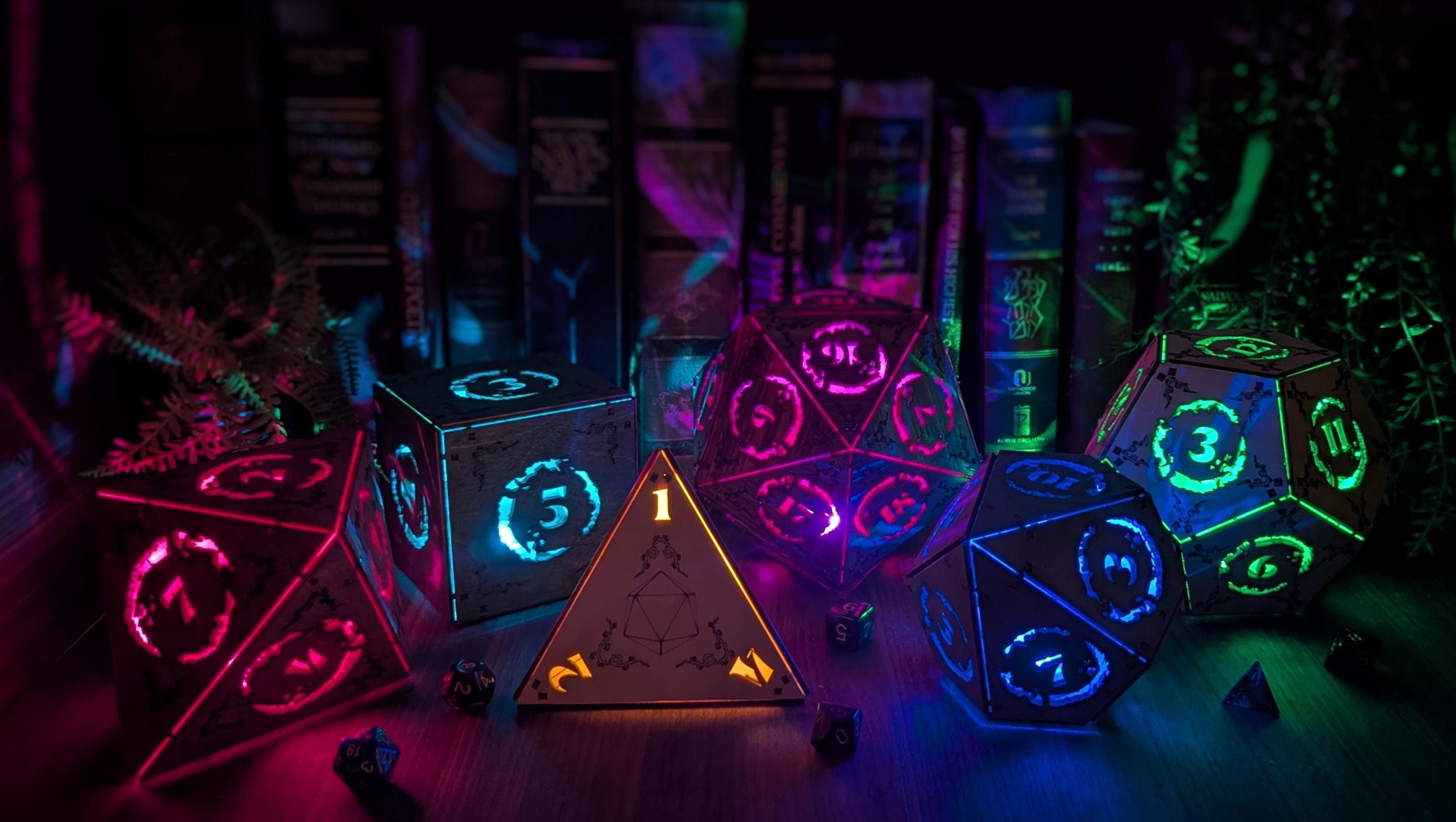 Dragon D&D D20 Dice Lamp - Cordless RGB Unique Dungeons & Dragons Gift